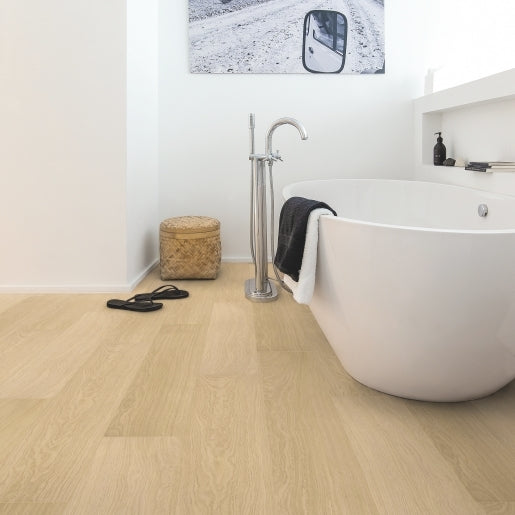 Quickstep Laminate Impressive Ultra White Varnished Oak 12mm (Pack 1.311m2)